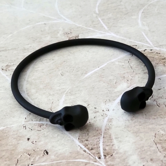 Skull Bracelet - Picture 2 of 3